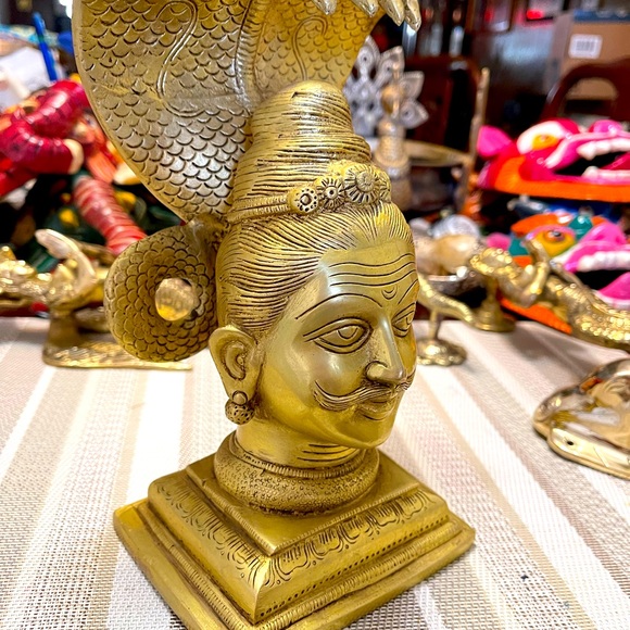 Beautiful brass Lord shiva head statue with snack - Picture 6 of 9